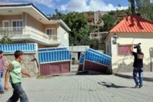 Beyt&uuml;şşebap'ta kaymakamın evine 5 roket