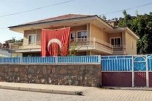 Beyt&uuml;şşebap'ta kaymakamlık balkonuna dev T&uuml;rk bayrağı
