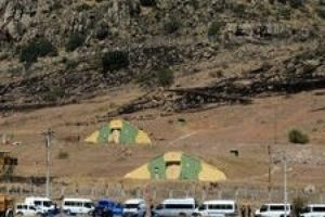 "B&ouml;lgeye 100 bin bomba sa&ccedil;ıldı"