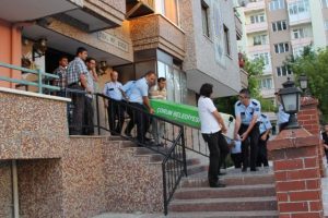 Kadın gardiyanın sır intiharı