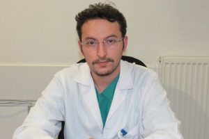 Kolu makineye sıkışan gencin sağlık durumu iyi
