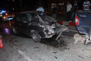 Sokak k&ouml;peği otomobili bu hale getirdi