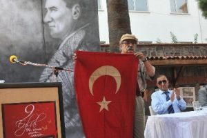 İzmir'de bayrak krizi sona erdi