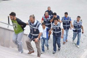Tv hırsızları g&uuml;venlik kamerasında