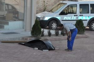 6'ıncı kattan d&uuml;şen iş&ccedil;i hayatını kaybetti