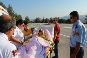 Sal&ccedil;a kazanına d&uuml;şen kadın yandı