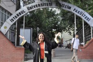 57 yaşında fak&uuml;lteyi birincilikle bitirdi