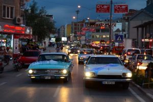 Bu klasik otomobiller 83 yıl ge&ccedil;mişe g&ouml;t&uuml;r&uuml;yor