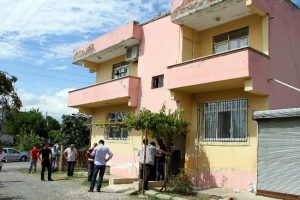 Lise &ouml;ğrencisi kız evinde &ouml;l&uuml; bulundu