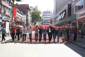 &Ouml;ğrencilerden "ter&ouml;re lanet" y&uuml;r&uuml;y&uuml;ş&uuml;