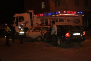 Karaman'da iki otomobil &ccedil;arpıştı: 1 yaralı