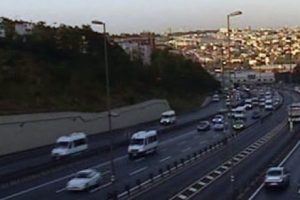İstanbul g&uuml;ne &ccedil;ilesiz başladı
