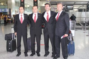 C&uuml;neyt &Ccedil;akır Londra'ya gitti