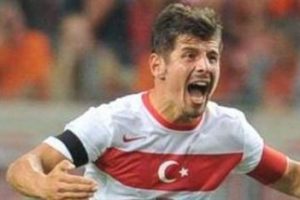 Emre'yi F.Bah&ccedil;e'den kopartan yumruk!