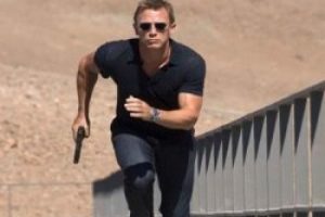 Daniel Craig iki Bond filmi daha &ccedil;ekecek
