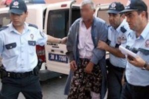 Kadın kıyafetiyle eşini &ouml;ld&uuml;rd&uuml;