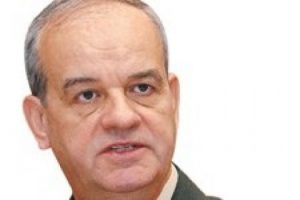 &Uuml;niformalı Başbuğ fotoğrafıyla tartışılacak teşhis