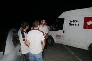 Yol kesen ter&ouml;ristler 3 sivili yaraladı