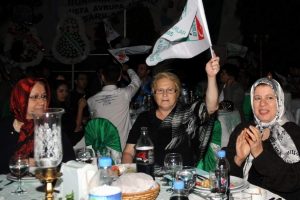 Gemlik'te yeşil-beyaz gece
