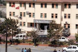 İstanbul'da karakola canlı bomba saldırısı: 1 polis şehit 7 yaralı