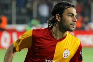 Devler onu izliyor