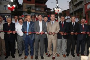 Tacir k&ouml;y&uuml; meydanına kavuştu