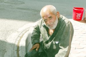 30 yıldır sokaklarda yaşam m&uuml;cadelesi veriyor