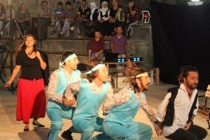 Mudanya'nın &ccedil;ocukları İzmir'i kahkahaya boğdu