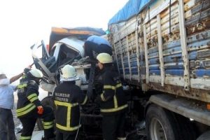 TIR kamyonla &ccedil;arpıştı: 1 yaralı