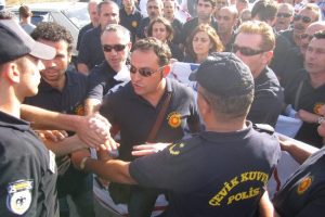 Eylemciler ile polis arasında gerginlik