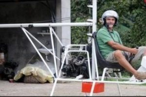 Pervanesi tahtadan helikopter yaptı