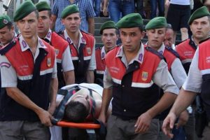 Tahliye olmayınca adliyede &ouml;lmek istedi
