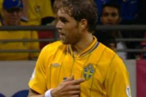 Elmander'den bayraklı mesaj