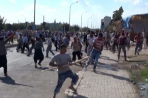 Sal&ccedil;acılar ortalığı savaş alanına &ccedil;evirdi