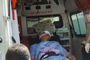 &Uuml;zerine iş makinesi d&uuml;şen iş&ccedil;i ağır yaralandı