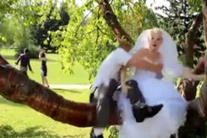 Sabırsız damat &ccedil;ekimde kontrol&uuml; kaybetti