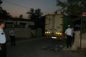Kamyonetin &ccedil;arptığı bisiklet s&uuml;r&uuml;c&uuml;s&uuml; &ouml;ld&uuml;
