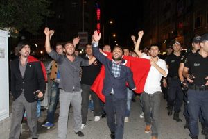 Şehitlere saygı y&uuml;r&uuml;y&uuml;ş&uuml;