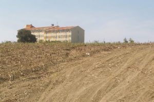 Okul var ama yolu yok