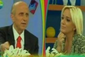 Yaşar Nuri &Ouml;zt&uuml;rk'ten s&uuml;t sağma dersi