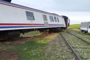 &Ccedil;ankırı'da iki tren &ccedil;arpıştı
