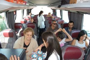Kara yolunda tatlı ikramı