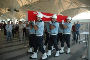 Kadın polis memuru toprağa verildi