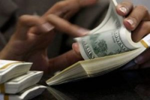 Midelerinden 80 bin dolar &ccedil;ıktı