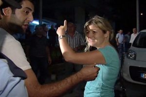 "Durun patlatmayın. Valiz benim"