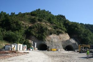 G&ouml;&ccedil;&uuml;k altında kalan 2 iş&ccedil;i &ouml;l&uuml;mden d&ouml;nd&uuml;