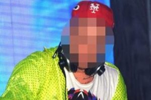 Athena G&ouml;khan 5 vakit namaza başladı