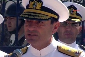 Tutuklanan komutan devir teslim t&ouml;reninde b&ouml;yle ağlamıştı