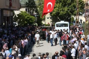 Şehit astsubay D&uuml;ğer son kez baba ocağına getirildi