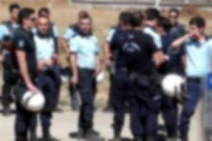 &Ccedil;evik kuvvet polisleri KCK davasından d&ouml;n&uuml;yordu